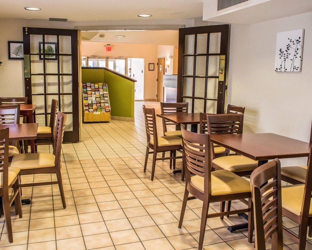 Sleep Inn Staunton Bagian luar foto